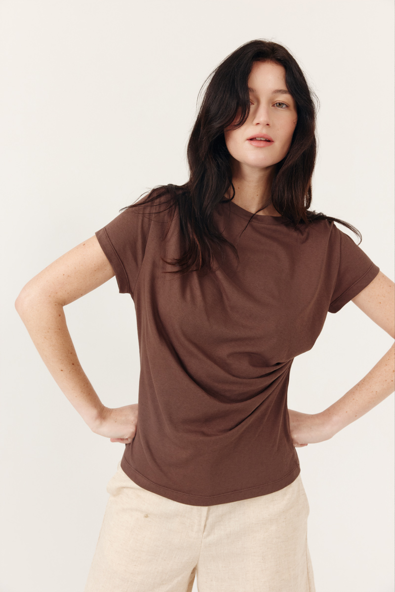 CAMISETA IRALINE COLOR MARRÓN